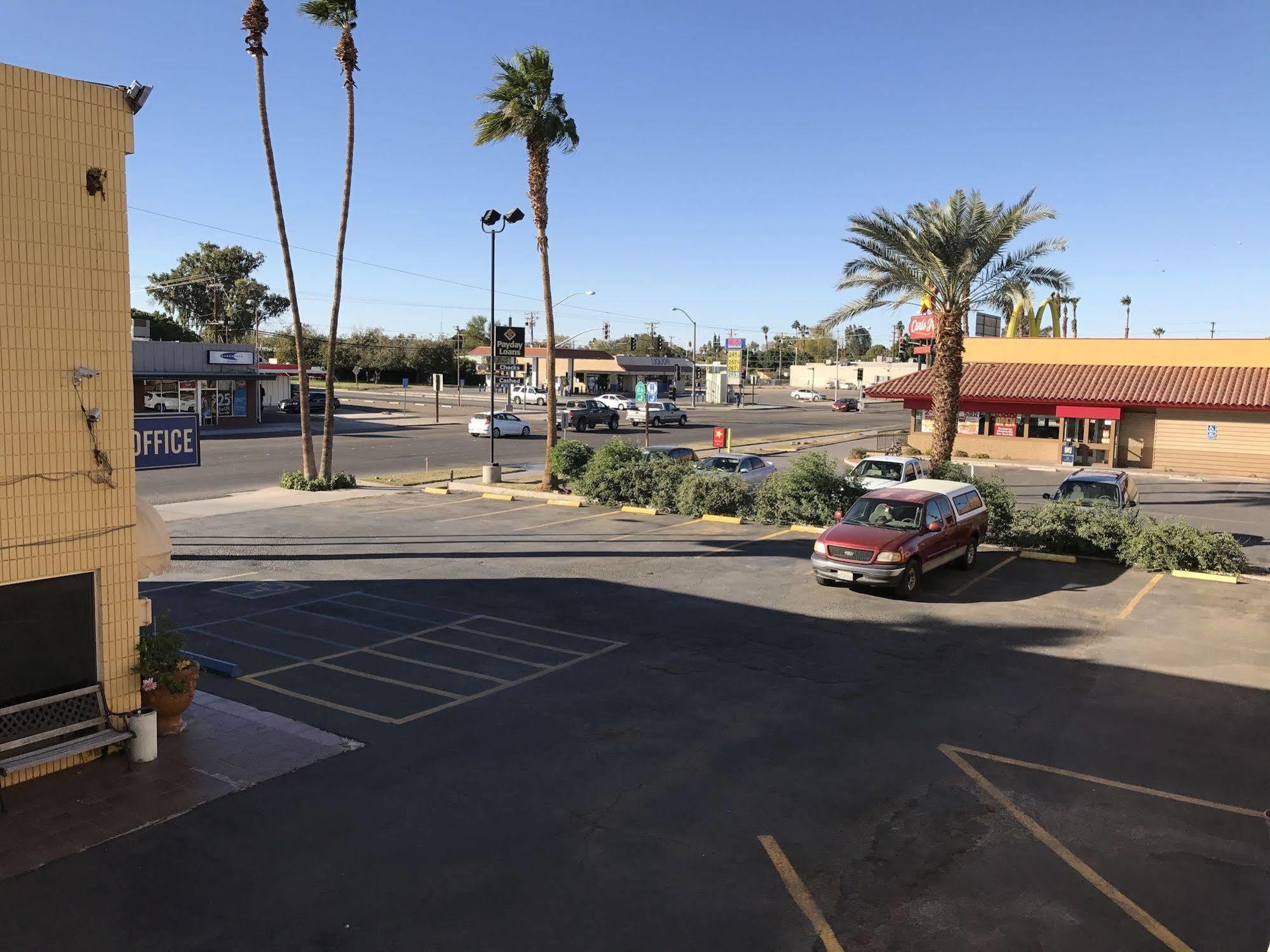 Townhouse Inn And Suites Brawley Exteriér fotografie