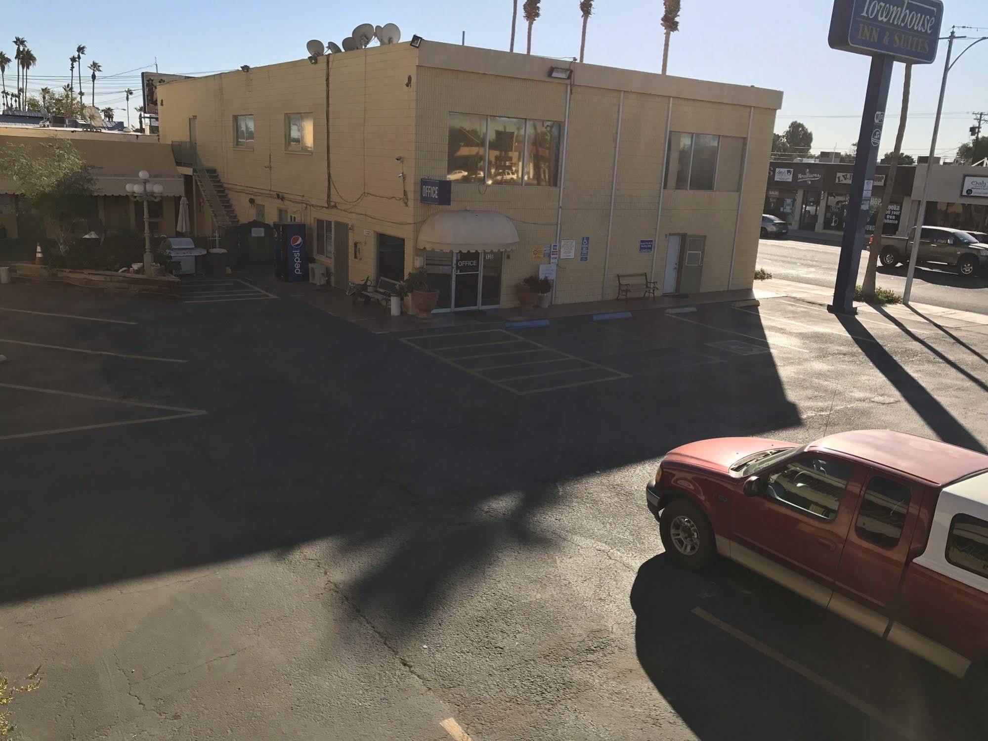 Townhouse Inn And Suites Brawley Exteriér fotografie
