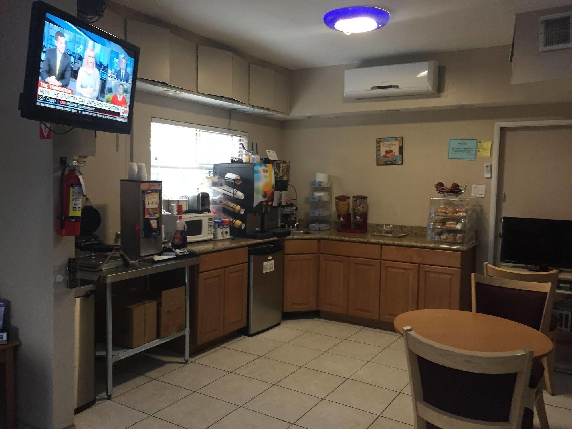 Townhouse Inn And Suites Brawley Exteriér fotografie